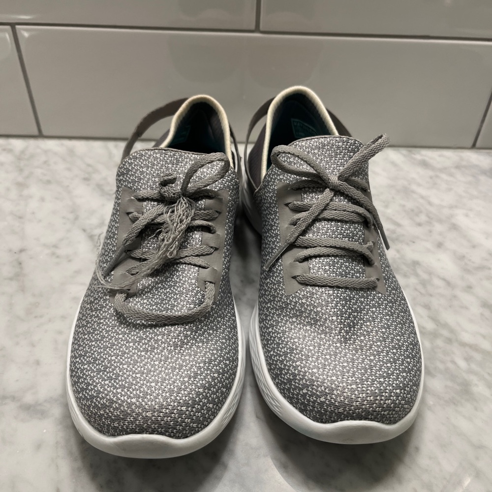 Sketchers Sneakers in Size 7